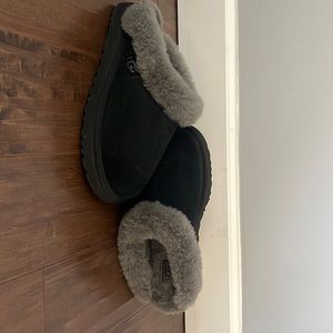 black fuzzy low ugg slippers(couldn’t find actual name)